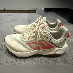 New Balance Women's DynaSoft Nitrel v6 trail running shoe in the angora/beige